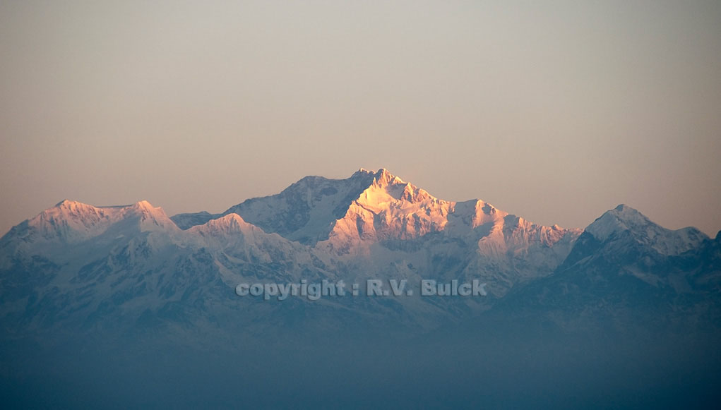 India, Darjeeling, View on Kanchenjunga from Tiger Hill.    © R.V. Bulck